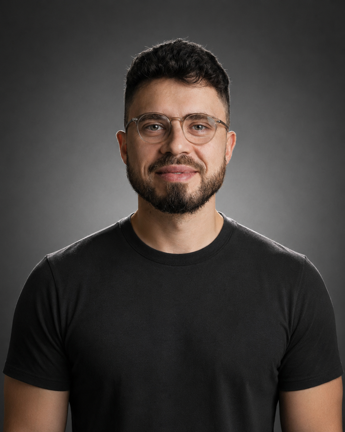 Portrait of Adrian Kisliuk, founder of edgx